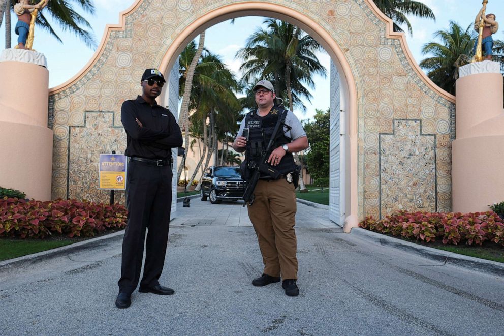 PHOTO: A Secret Service agent and a security officer guard the Mar-a-Lago home of former President Donald Trump, in Palm Beach, Florida, March 31, 2023.