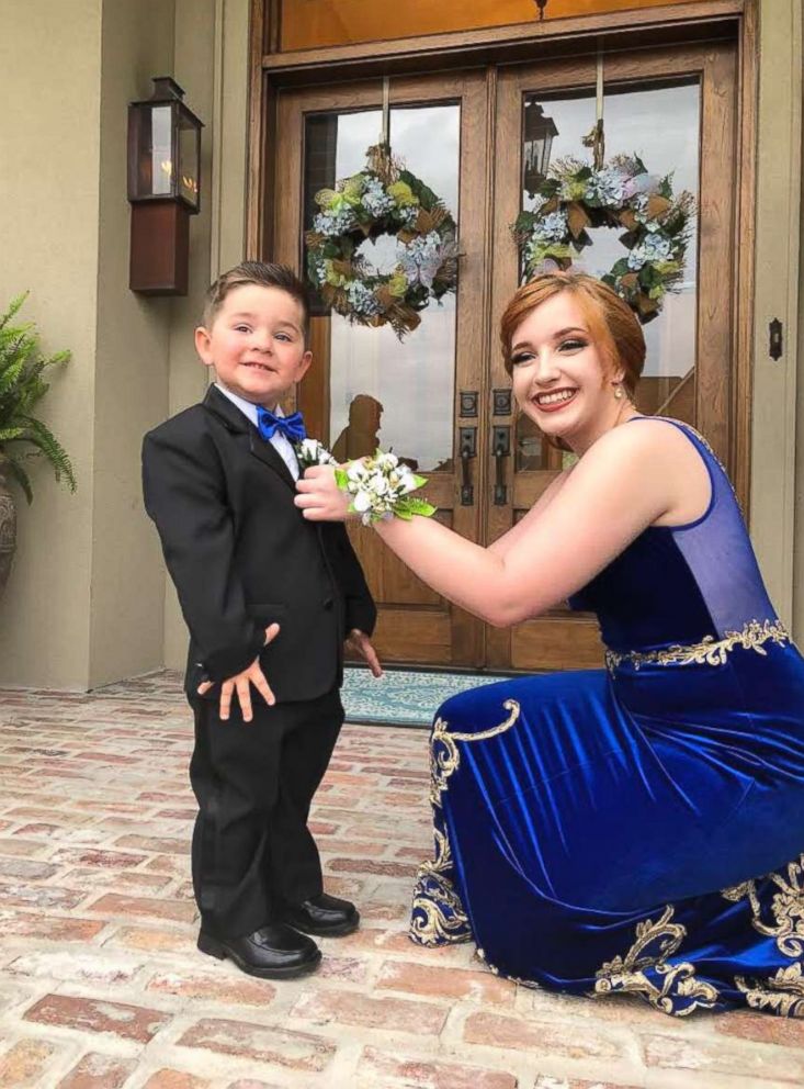 PHOTO: Skylar Fontaine said it was her idea to take prom photos with her boyfriend's younger brother, Clay Moak Jr., but it was Clay's grandmother who obtained the toddler's tuxedo and Marine costume.