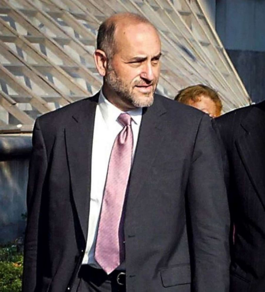 PHOTO: Attorney Mark Pomerantz arrives at Federal Court in New York, Aug. 12, 2002.
