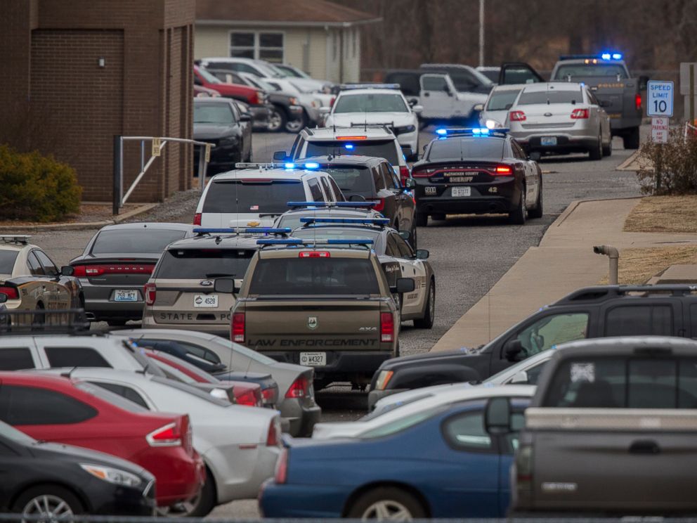 PHOTO: Emergency crews respond to Marshall County High School after a fatal school shooting, Jan. 23, 2018, in Benton, Ky. Authorities said a shooting suspect was in custody.