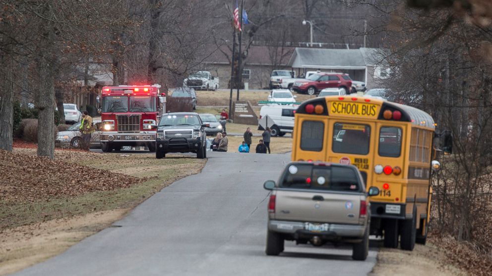 PHOTO: Emergency crews respond to Marshall County High School shooting, Jan. 23, 2018, in Benton, Ky.