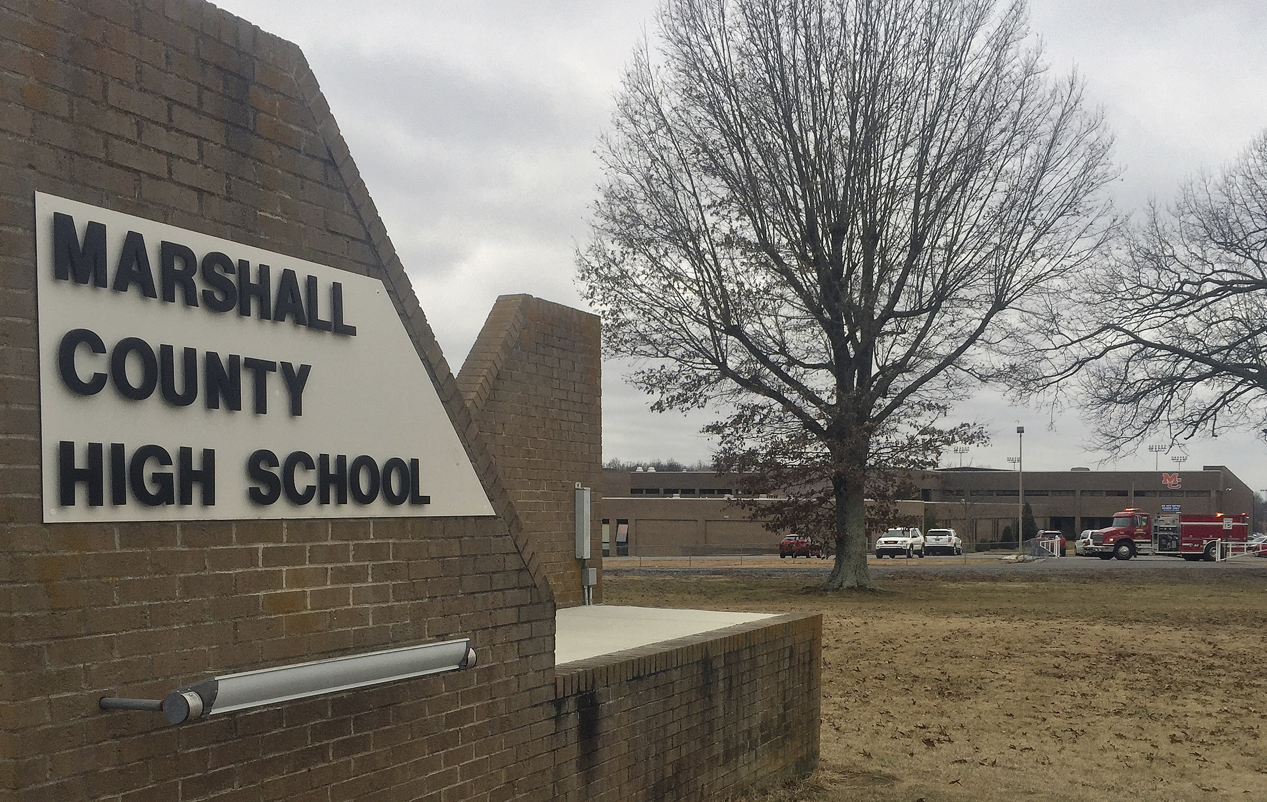 PHOTO: Authorities investigate the scene of fatal school shooting, Jan 23, 2018, in Benton, Ky. 