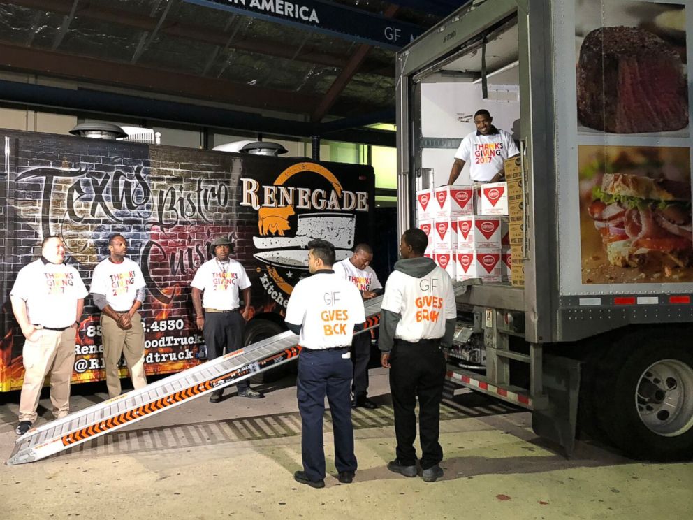 PHOTO: People unload food for a Thanksgiving dinner in Houston hosted by Gallery Furniture owner Jim McIngvale, Nov. 22, 2017.