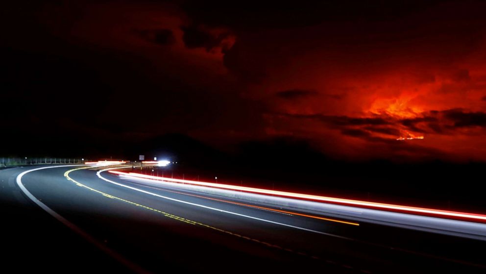 Lava oozing out of Mauna Loa inching closer to main highway on Hawaii's Big  Island - ABC News