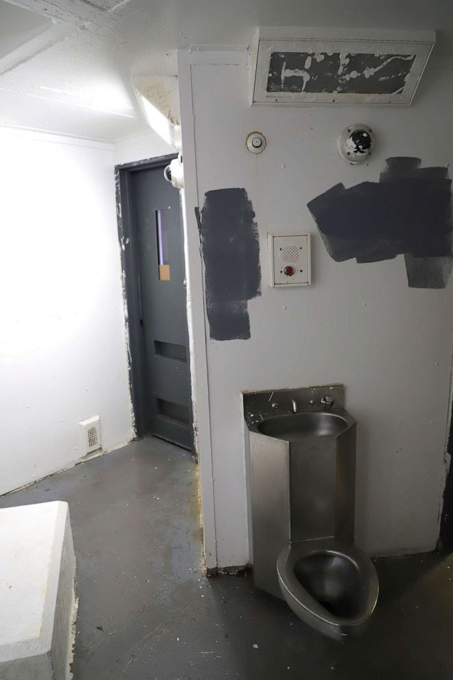 PHOTO: A cell in need of repairs at the Metropolitan Correctional Center (MCC) in New York City.