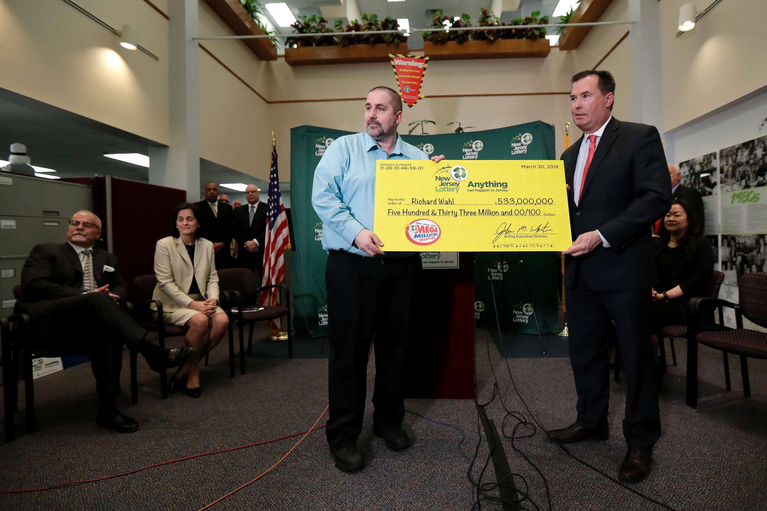 PHOTO: Richard Wahl poses for photos with the New Jersey Lottery Acting Executive Director during a news conference introducing Wahl as the $533 million Mega Millions jackpot winner at the New Jersey Lottery headquarters, April 13, 2018, in Trenton, N.J.