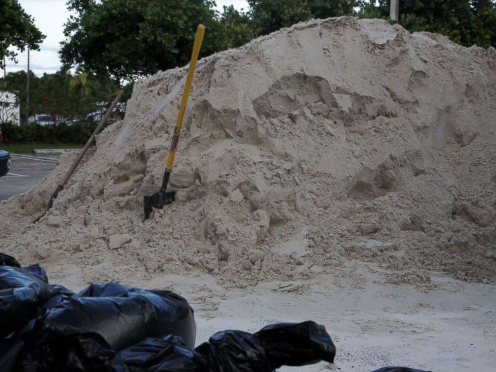 PHOTO: Miami residents collect sand ahead of Hurricane Irma.
