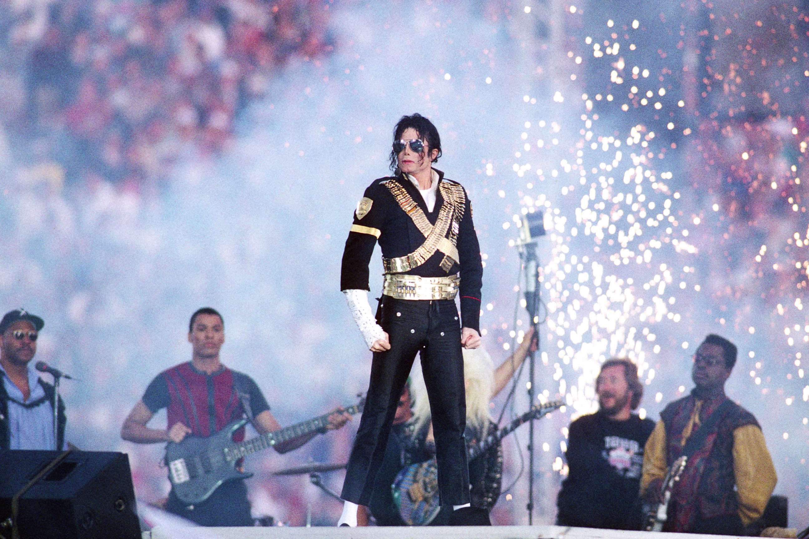 PHOTO: Michael Jackson performs during halftime at the Super Bowl XXVII on Jan. 31, 1993, at the Rose Bowl in Pasadena, Calif.