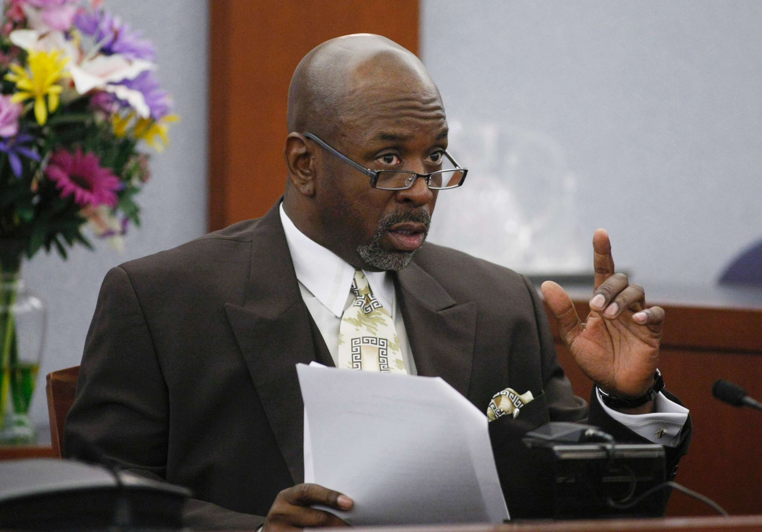 PHOTO: Prosecution witness Michael McClinton testifies during the O.J. Simpson's trial at the Clark County Regional Justice Center, Sept. 29, 2008, in Las Vegas, Nevada.