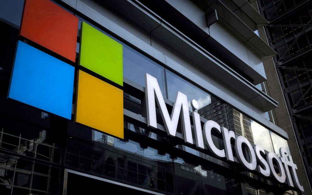 PHOTO: A Microsoft logo on an office building in New York City, July 28, 2015.
