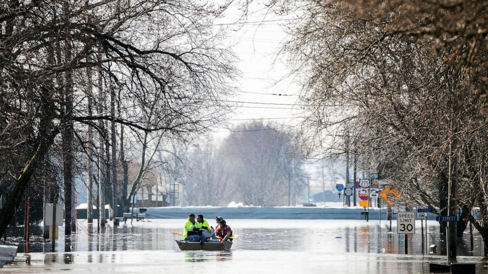 Flooding Continues In Midwest As More Towns Evacuated Abc News 0627