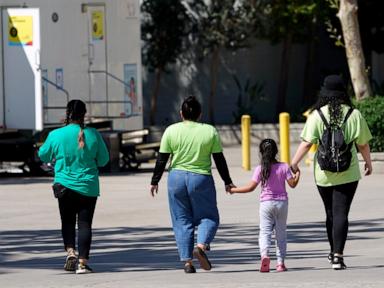 Democrats press HHS over legal representation of migrant children