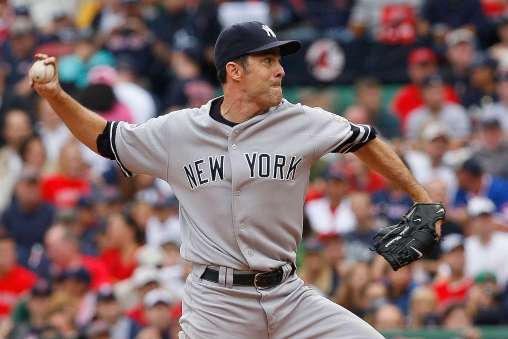 PHOTO: Mike Mussina, #35 of the New York Yankees, throws against the Boston Red Sox at Fenway Park, Sept. 28, 2008, in Boston.