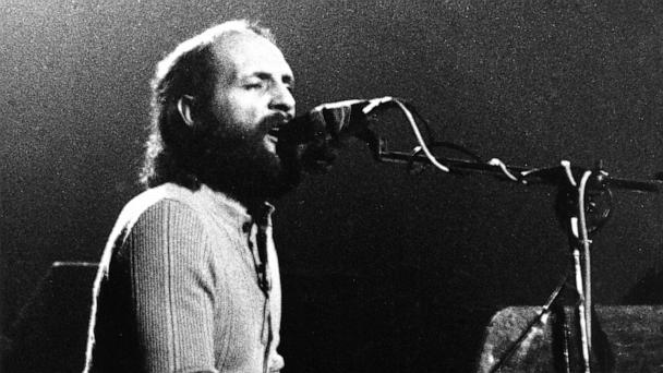 Moody Blues founding member Mike Pinder dies at 82 - Vimarsana News