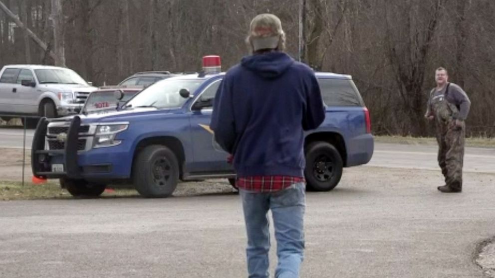 PHOTO: Volunteers congregate near the command post for the search for 5-year-old Beau Belson in Six Lakes, Mich., Dec. 26, 2019.