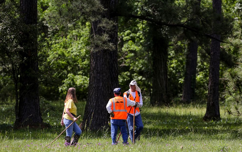 PHOTO: Members of Texas EquuSearch conduct a search for four-year-old Maleah Davis Monday, May 6, 2019, in Humble, Texas.