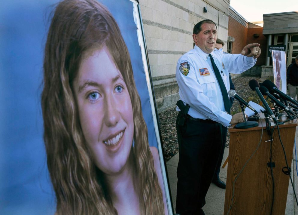 PHOTO: Barron County Sheriff Chris Fitzgerald speaks during a news conference about 13-year-old Jayme Closs who has went missing in Barron, Wis., Oct. 17, 2018.