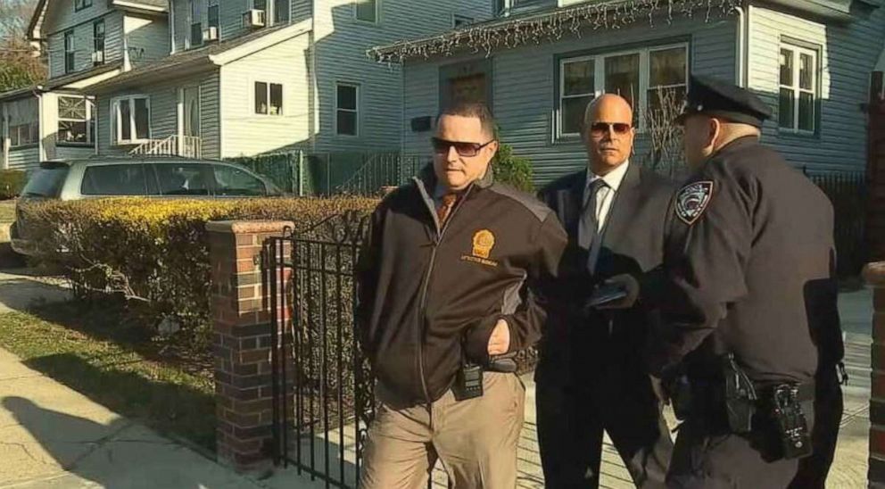 PHOTO: New York Police Department detectives searched the apartment of missing teacher Jeanine Cammarata in New Brighton, Staten Island, on Wednesday, April 3, 2019.