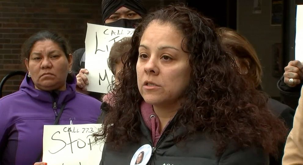 PHOTO: Elizabeth Bello, sister of Rosa Chacon, speaks outside the Chicago Police Department's 4th District headquarters, March 22, 2023.