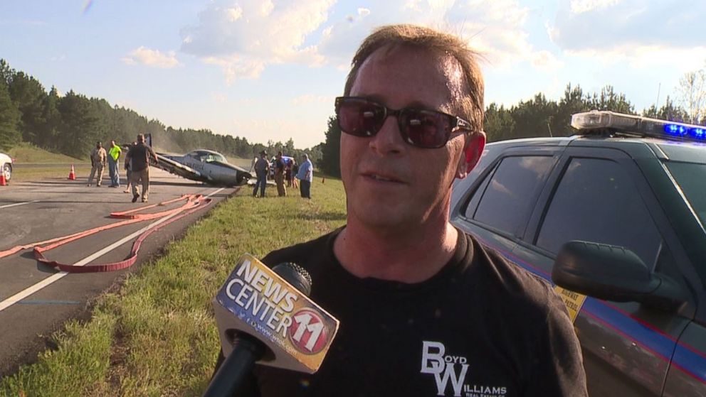 PHOTO: Boyd Williams managed to safely land his single-engine plane on Highway 45 near Meridian, Miss., following mechanical problems on Friday, Oct. 5, 2018.