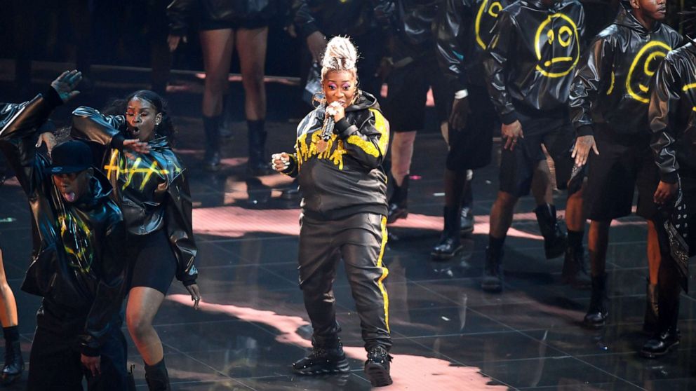 Missy Elliott delivers emotional speech to accept MTV award and puts on