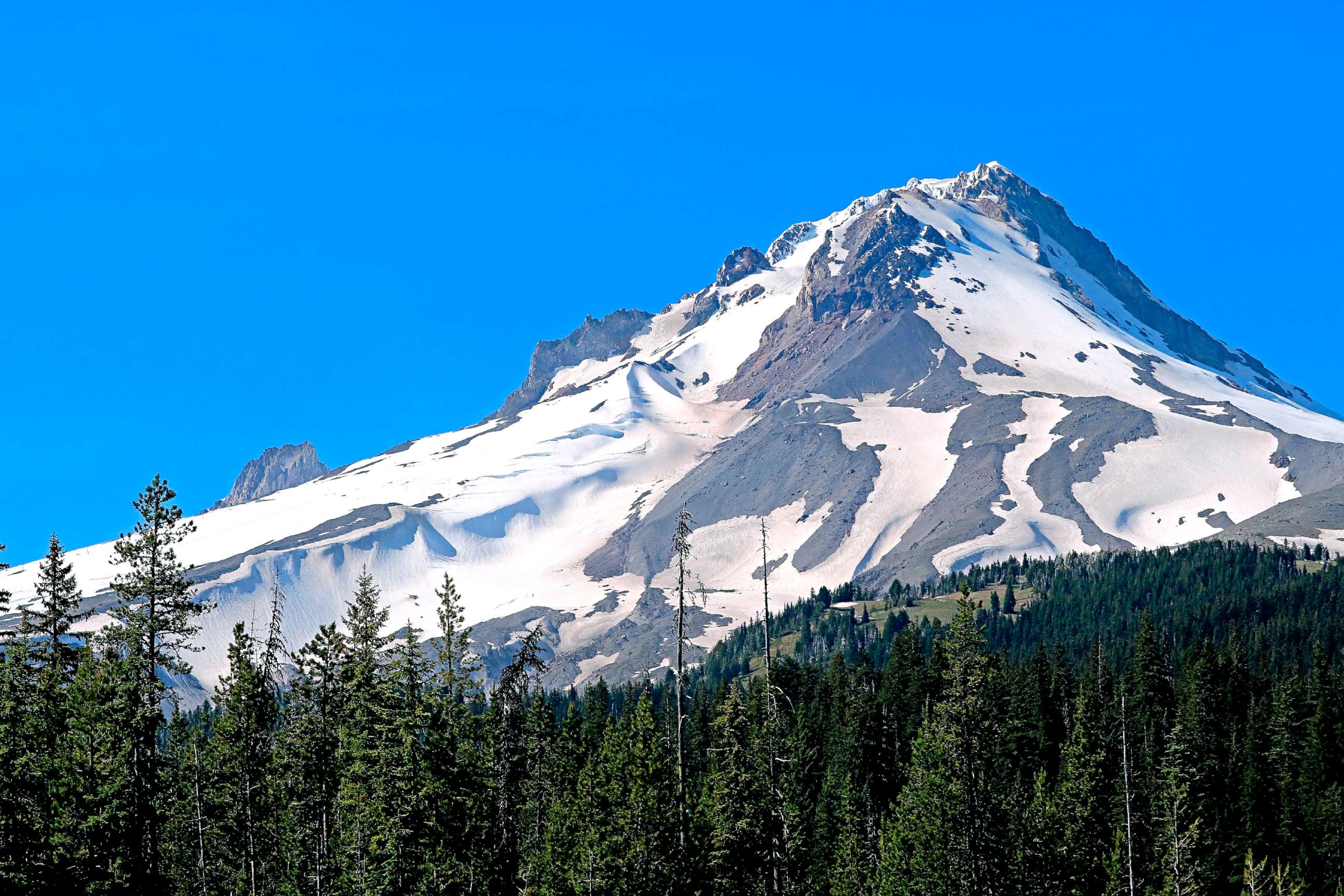 PHOTO: Snowy Mount Hood in the Cascade Mountains of northern Oregon.