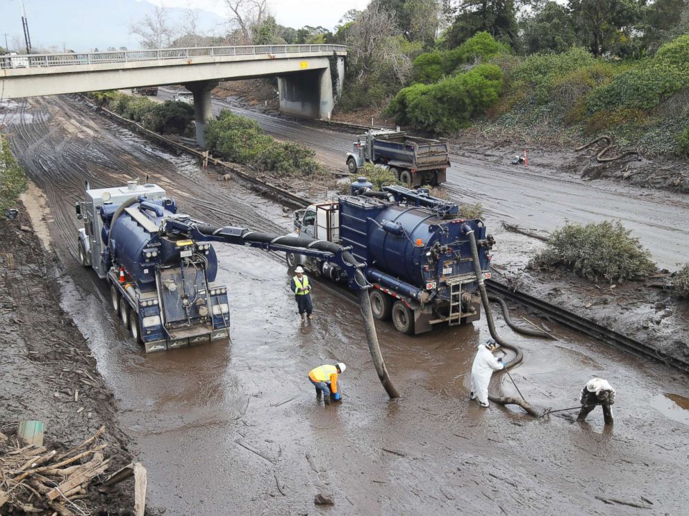 PHOTO: Vacuum trucks are used to clear the muck left by the mudslide from Highway 101 in Montecito, Calif., Jan. 15, 2018.