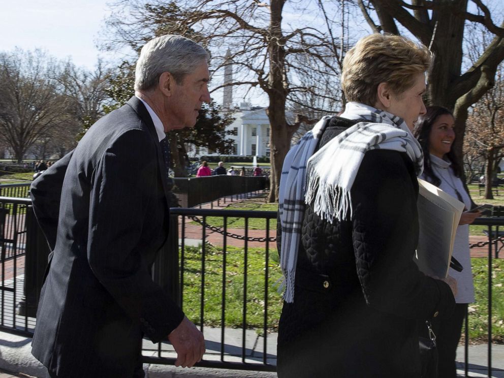 PHOTO: Special Counsel Robert Mueller walks with his wife Ann Mueller after attending church, March 24, 2019, in Washington, D.C.