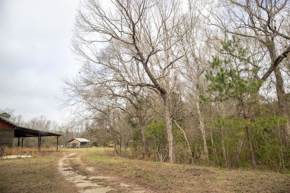 PHOTO: The entrance to the kennels at the Murdaugh Moselle property is seen during a visit to the crime scene on March 1, 2023, in Islandton, S.C.