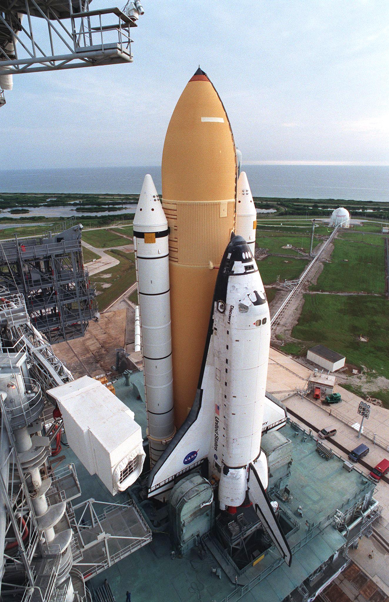 PHOTO: The US Space Shuttle Discovery is sits on launch pad 39-B at Kennedy Space Center, Florida, in preparation for its scheduled October 29 mission, Sept. 20, 1998.  
