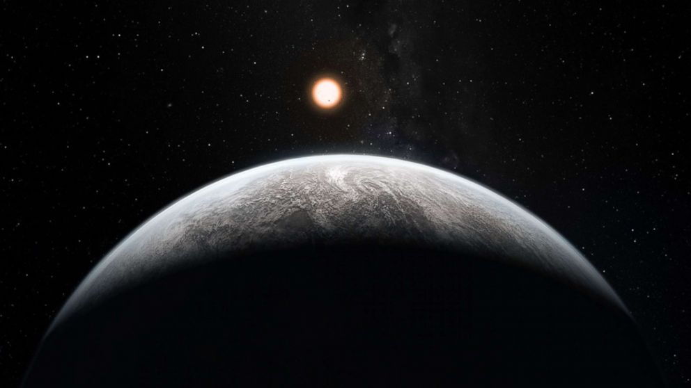 PHOTO: An artist's impression shows a "super-Earth" about 3.6 times as massive as our Earth orbiting a Sun-like in the southern constellation of Vela.