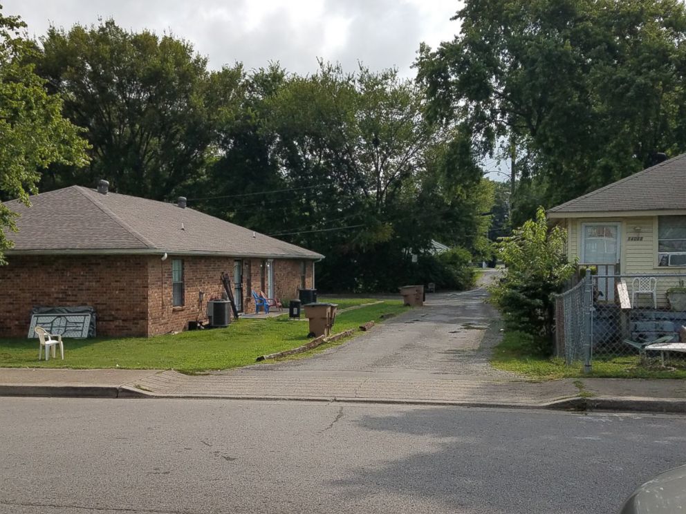 PHOTO: Nashville police say the suspects in a double shooting dumped the victims' belongings in this alley.