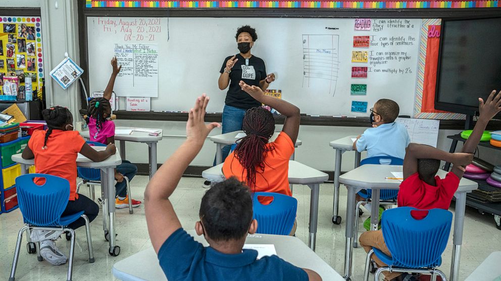 PHOTO: Teacher Keyona Moxey teaches her third grade students at Warner Arts Magnet Elementary school in Nashville, Tenn., Aug. 20, 2021.