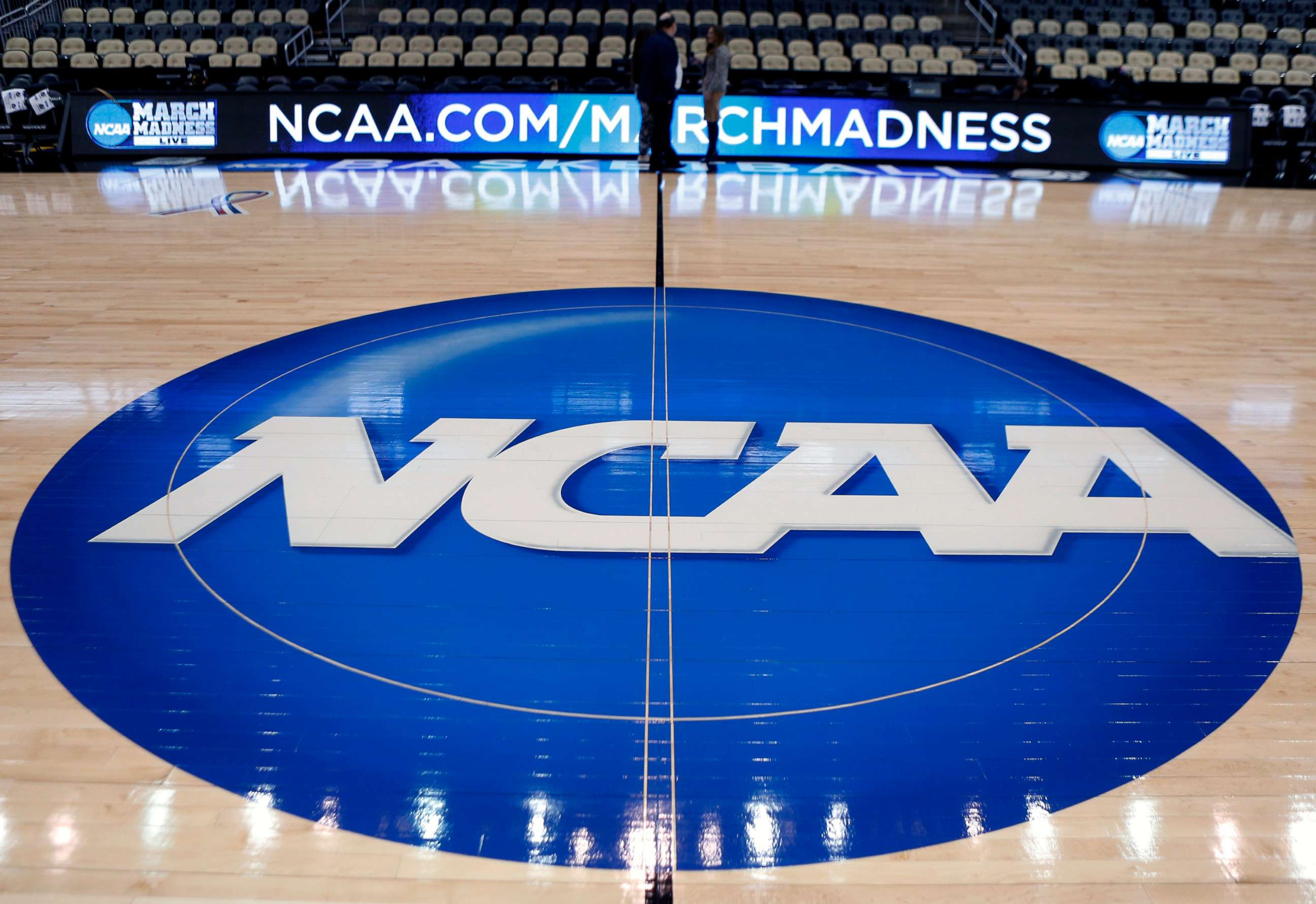 PHOTO: The NCAA logo marks center court in Pittsburgh, March 18, 2015.