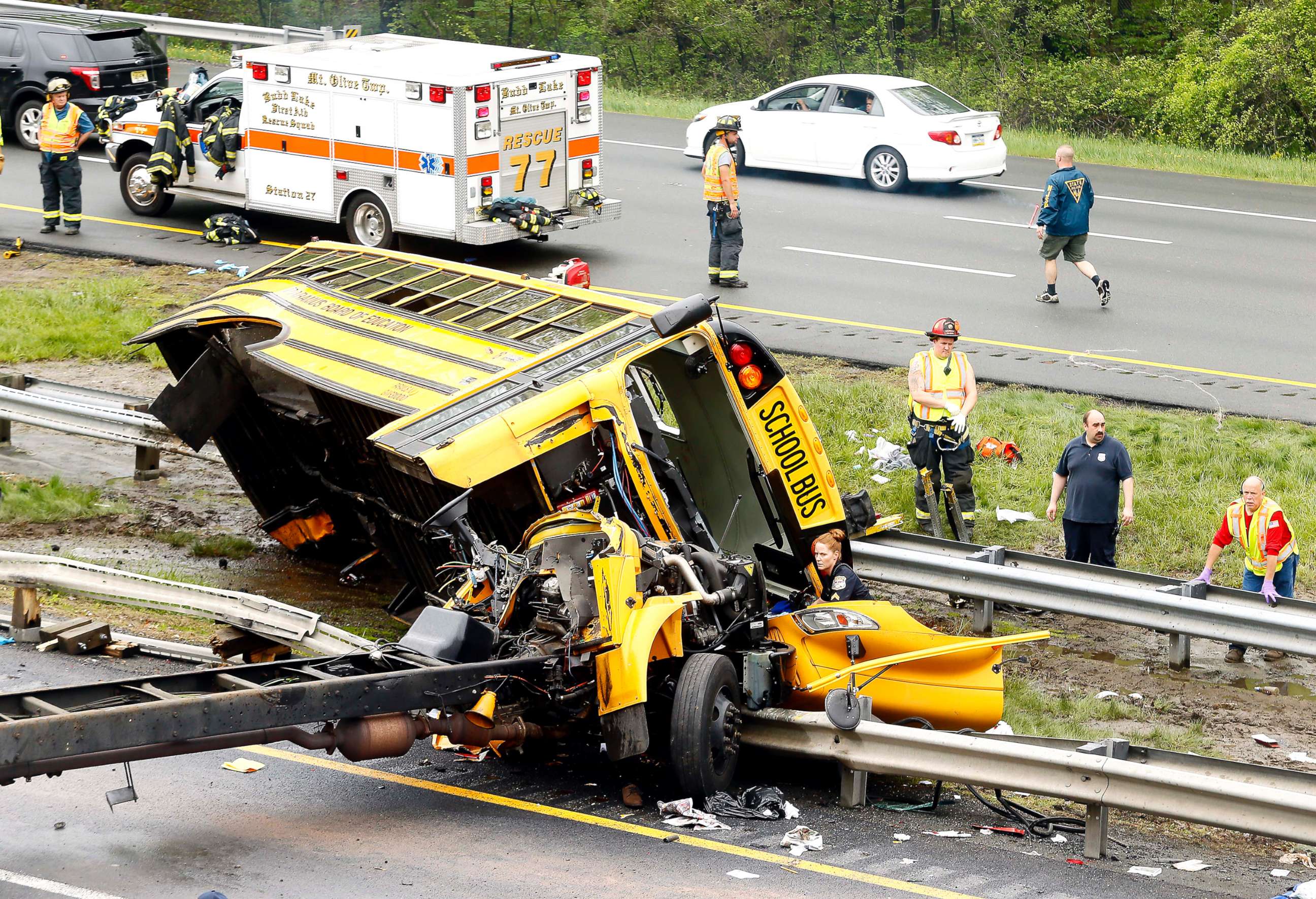PHOTO: Multiple injuries have been reported after a serious crash between school bus carrying middle school students and dump truck on a New Jersey highway, according to police, May 17, 2018.