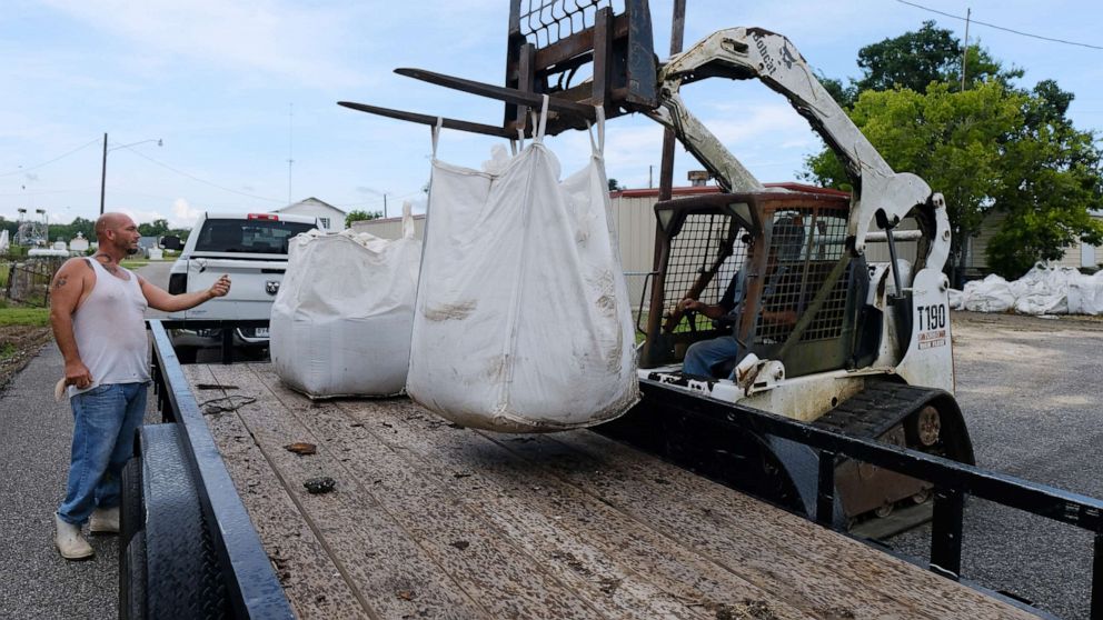 PHOTO: Kerry Warren works to get sand bags ready for flood prevention ahead of a tropical system in Lafitte, La., July 11, 2019.