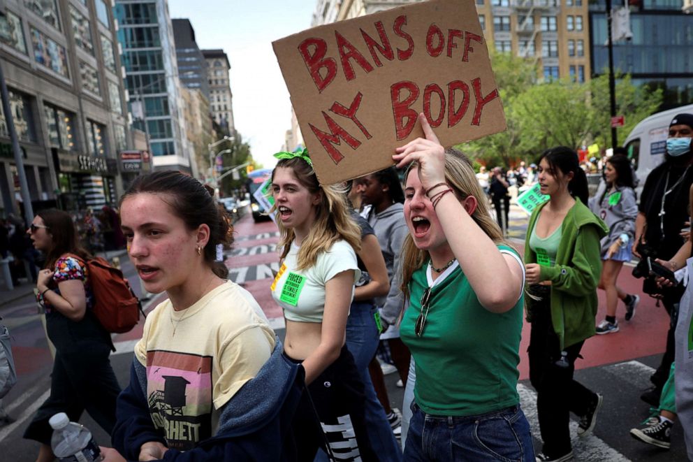 PHOTO: Students and others protest for abortion rights after the leak of a draft preparing for a majority of the court to overturn the landmark Roe v. Wade abortion rights decision later this year, in Manhattan in New York, May 5, 2022.