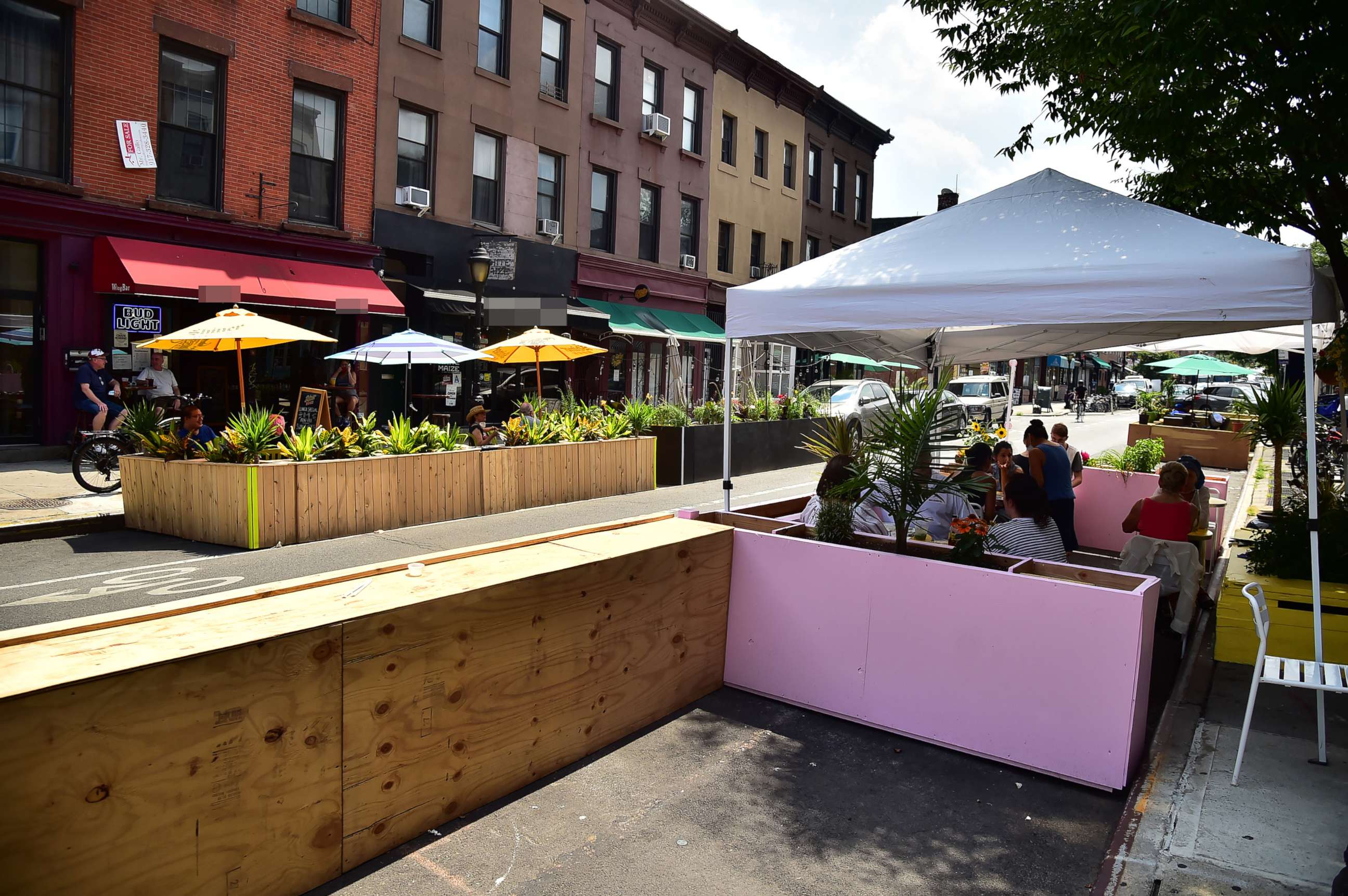 PHOTO: Outdoor restaurant and bar seating along Smith Street in the Carroll Gardens section of Brooklyn, NY.