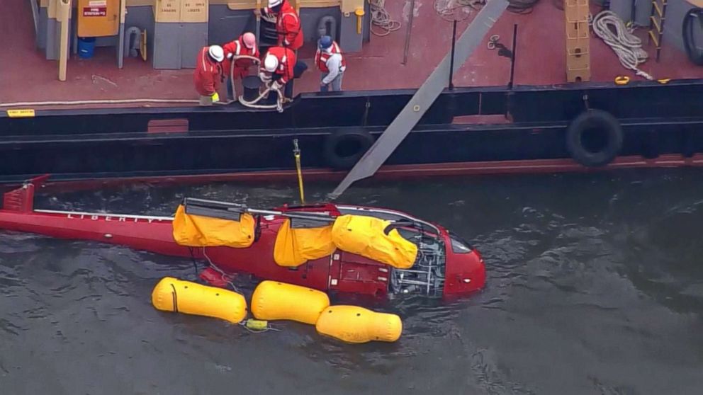 PHOTO: A crew retrieves the wreckage of a charter helicopter that crashed into the East River in New York, March 12, 2018.