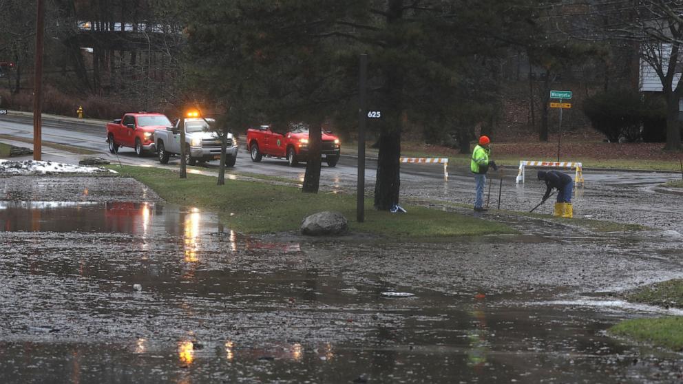 Severe storms bring flooding, rain and heavy snow along the eastern United States