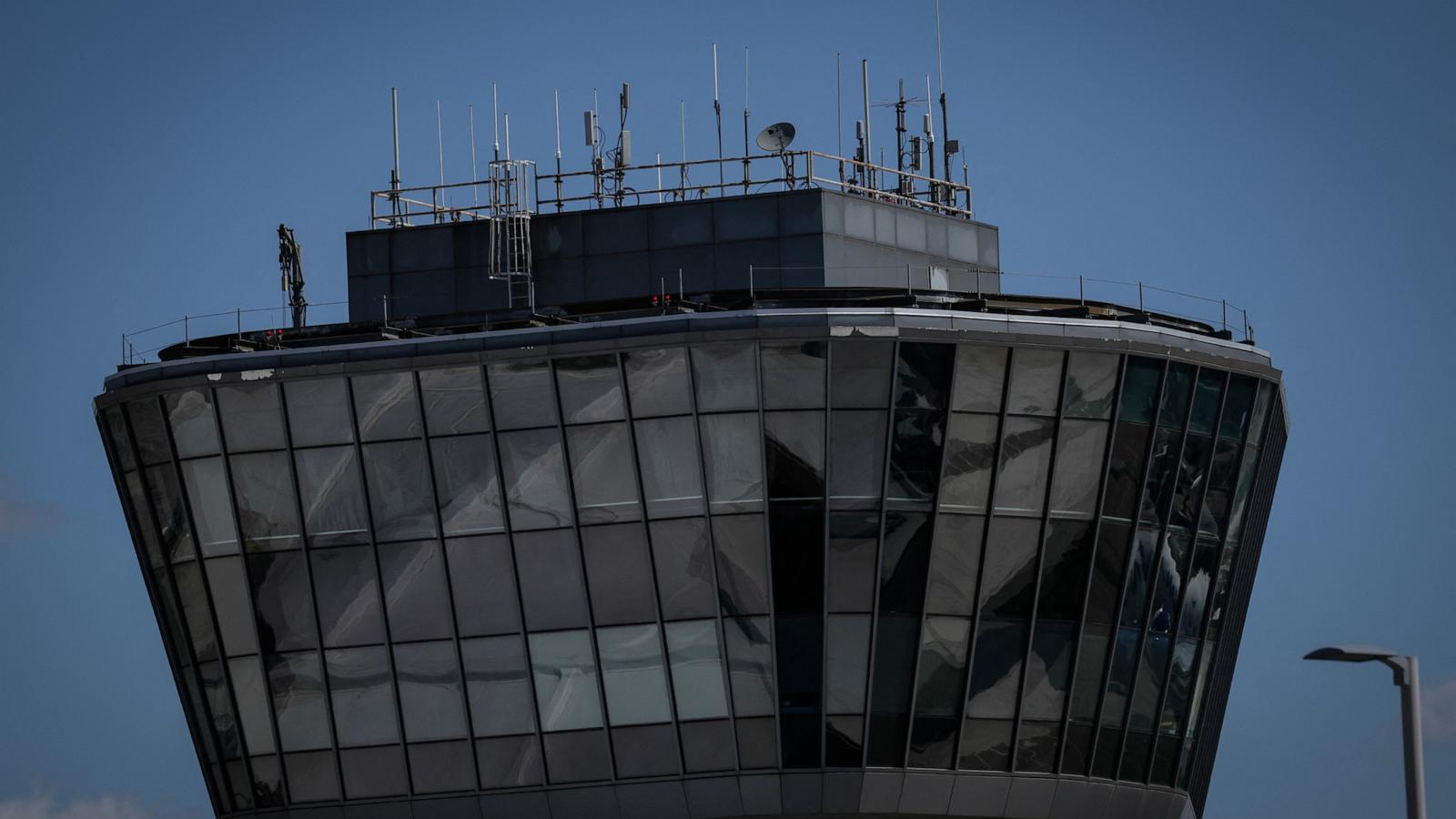 Radar screens at Newark airport went black again overnight