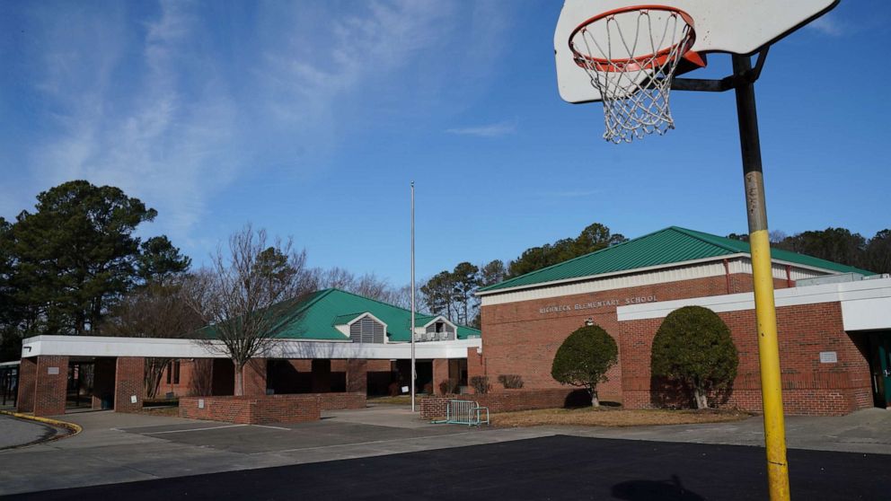 PHOTO: A empty basketball court is seen outside Richneck Elementary School, Jan. 7, 2023, in Newport News, Virginia.