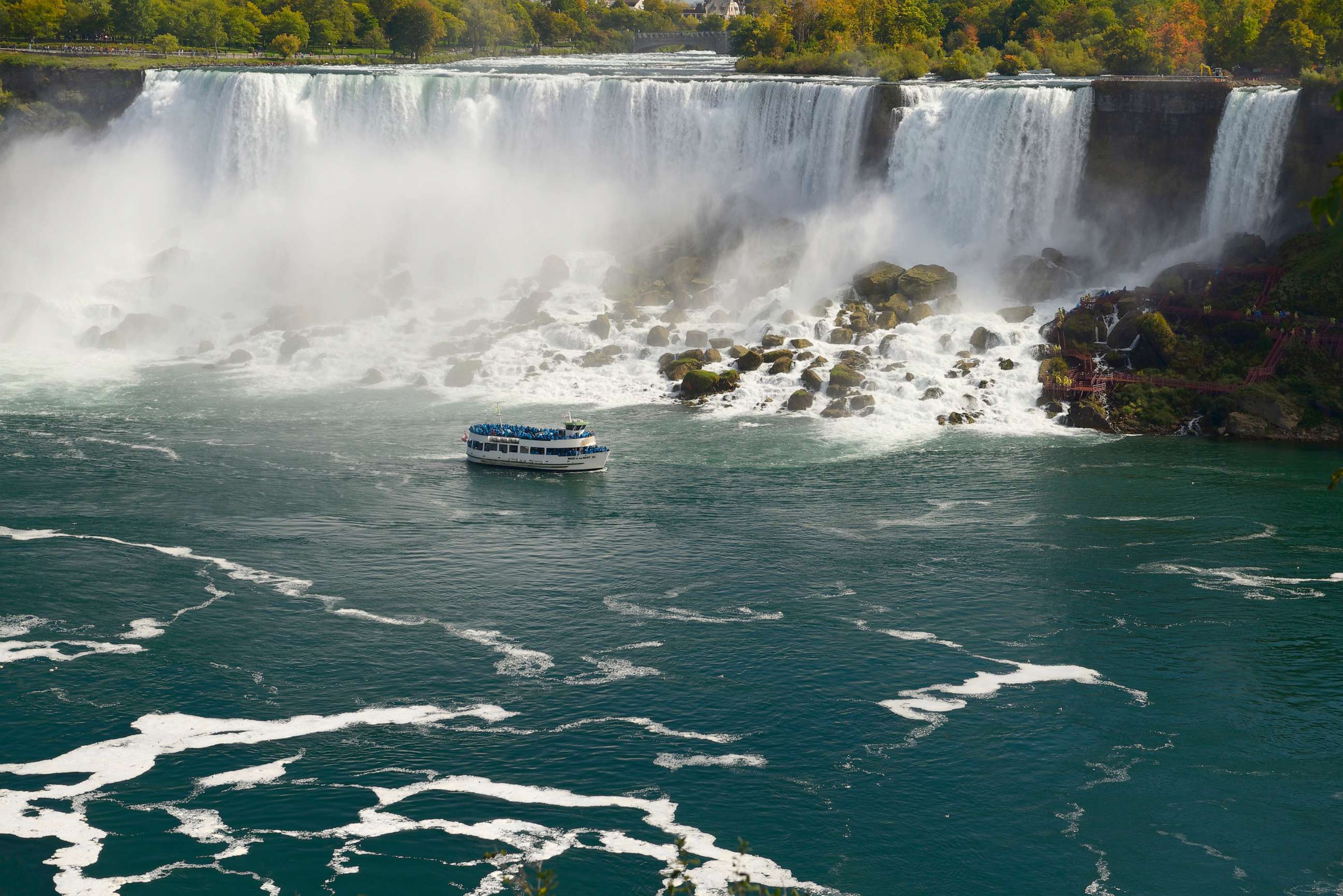 PHOTO: Maid of the Mist sightseeing boat at the US side of the Niagara Falls New York.