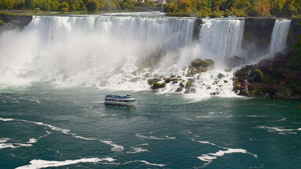 PHOTO: Maid of the Mist sightseeing boat at the US side of the Niagara Falls New York.