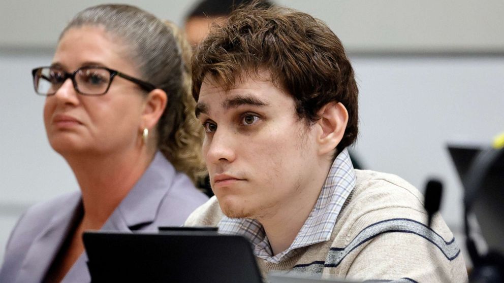 PHOTO: Marjory Stoneman Douglas High School shooter Nikolas Cruz looks up at his attorney as she gives her closing argument in the penalty phase of Cruz's trial at the Broward County Courthouse in Fort Lauderdale, Fla., Oct. 11, 2022.