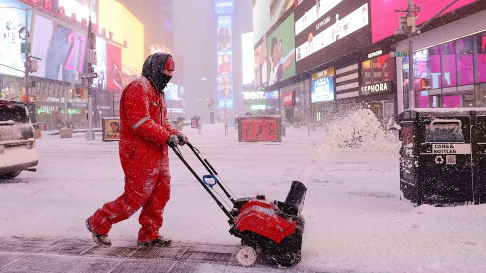 Powerful nor'easter slams East Coast bringing heavy snow and strong winds to millions