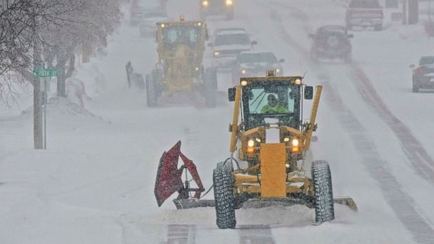 Winter Storm Brings 1 2 Feet Of Snow Dangerous Drop In Temperatures