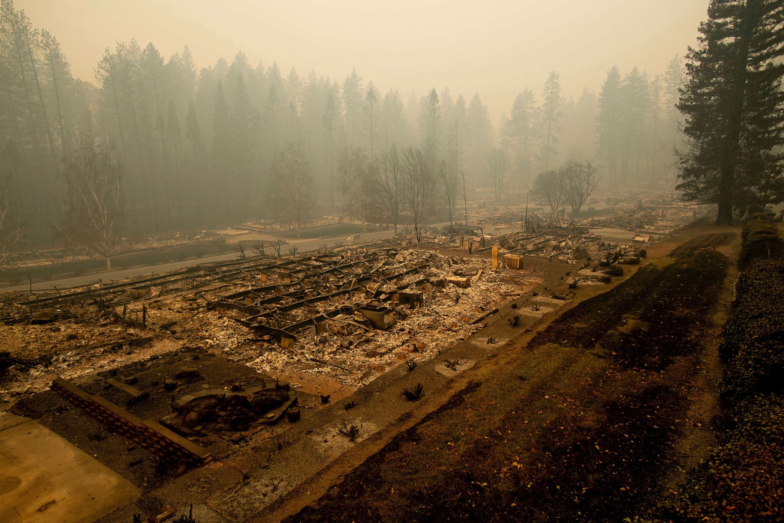 PHOTO: Leveled residences line a mobile home park on Edgewood Lane after the Camp Fire burned through Paradise, Calif., on Nov. 10, 2018.