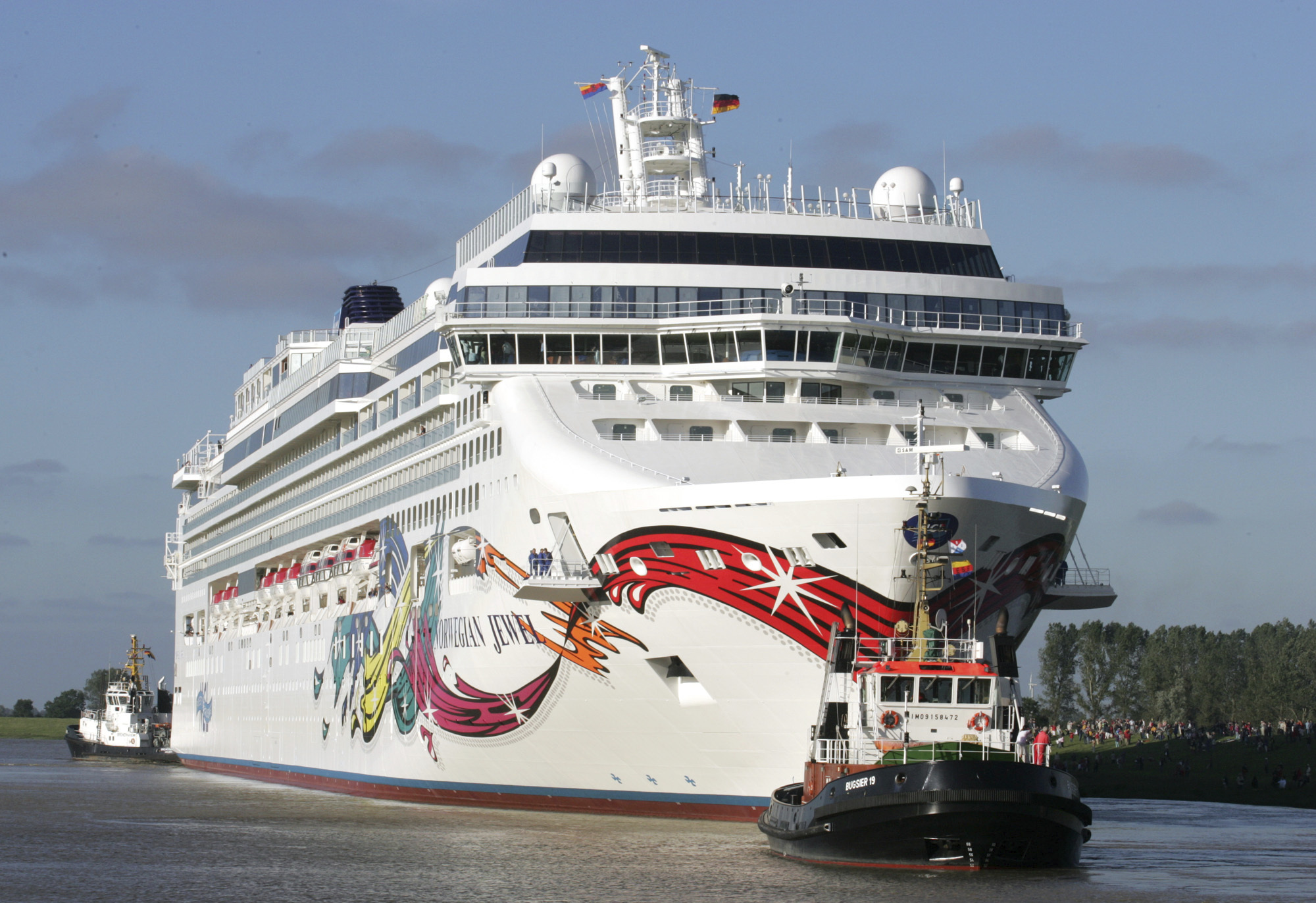 PHOTO: The cruise liner Norwegian Jewel, June 5, 2005.