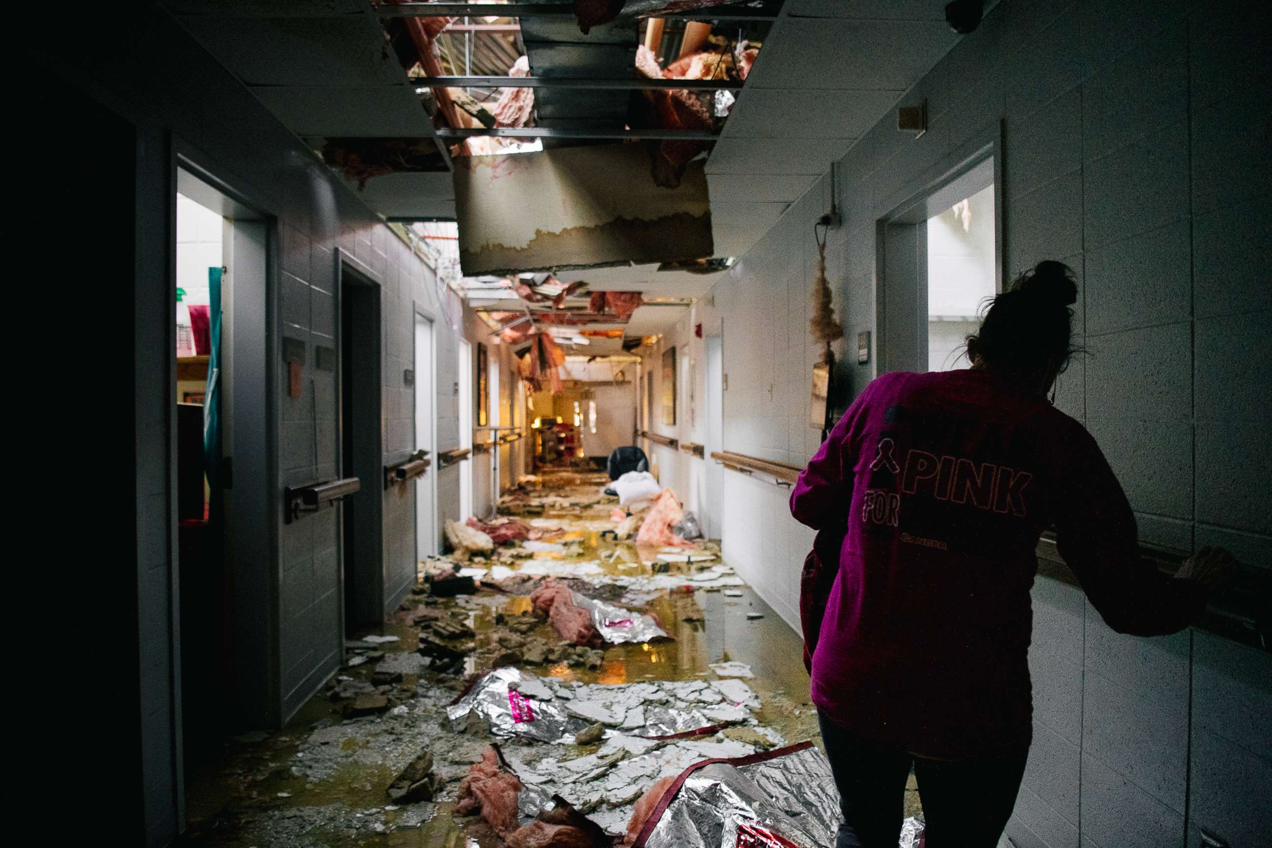 PHOTO: Nursing home assistant Loretta Duggin walks down a hallway in  the Monette Manor nursing home, Dec. 12, 2021 in Monette, Ark.